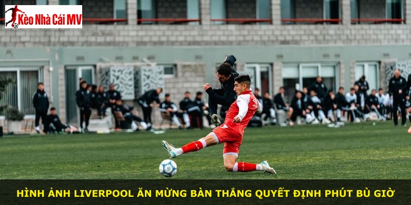 Hình ảnh Liverpool ăn mừng bàn thắng quyết định phút bù giờ